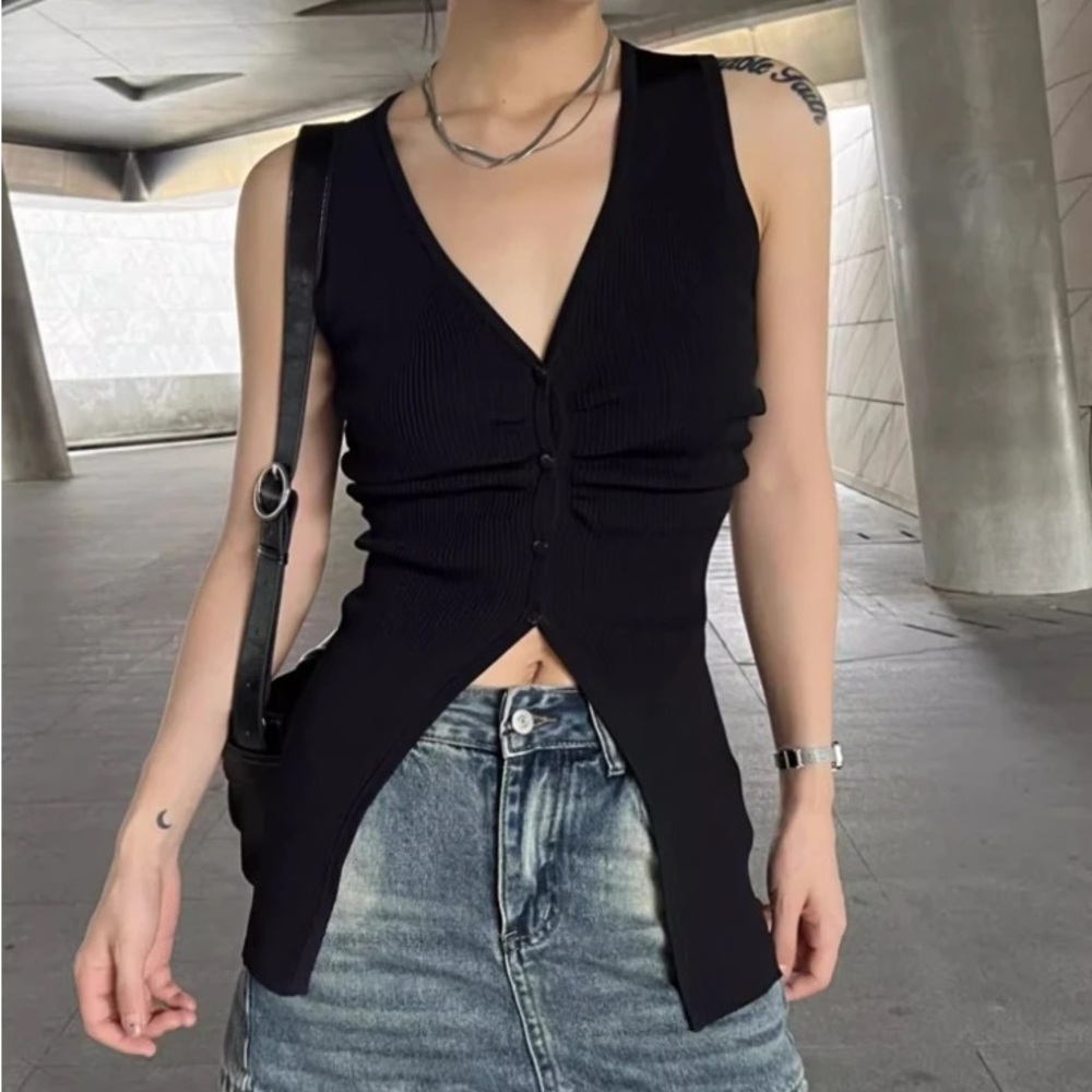 Zara Viral Black V Neck Button Down Sleeveless Ribbed Vest w Front Slit